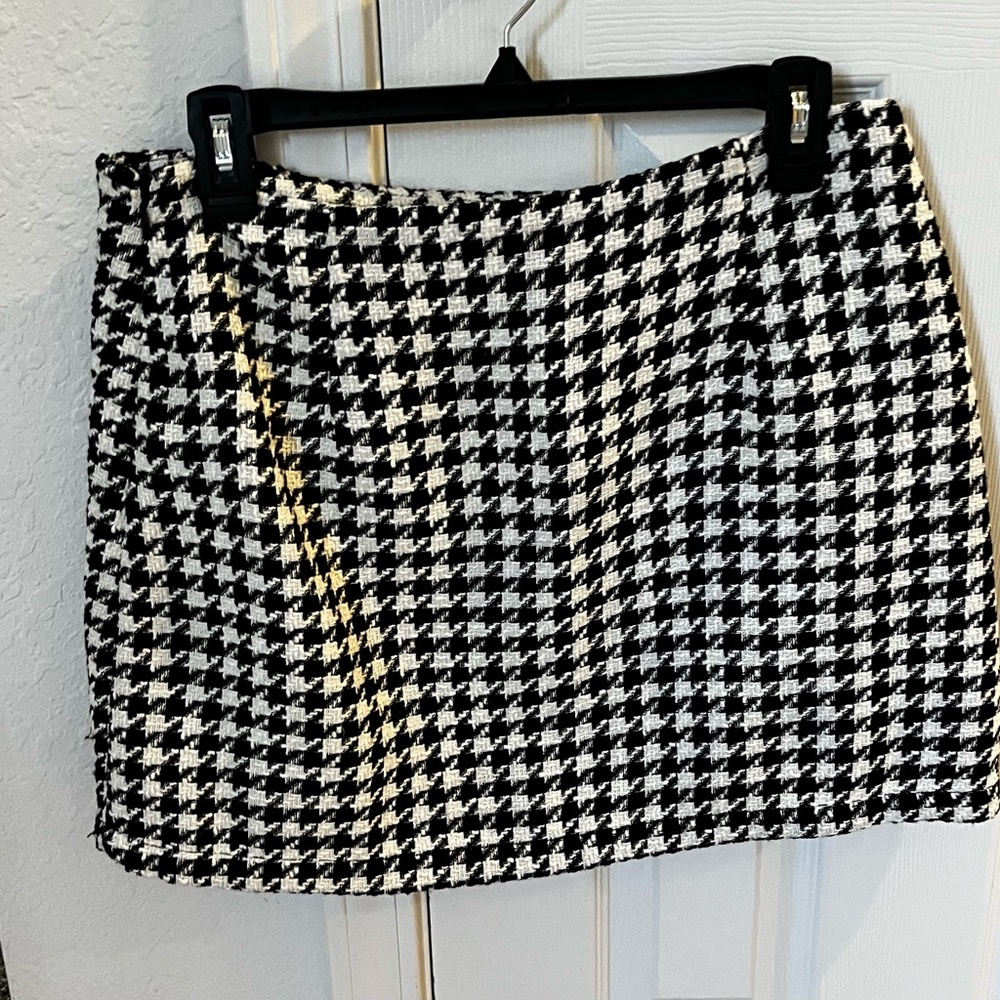 Black & White Houndstooth Mini Skirt - Picture 9 of 10
